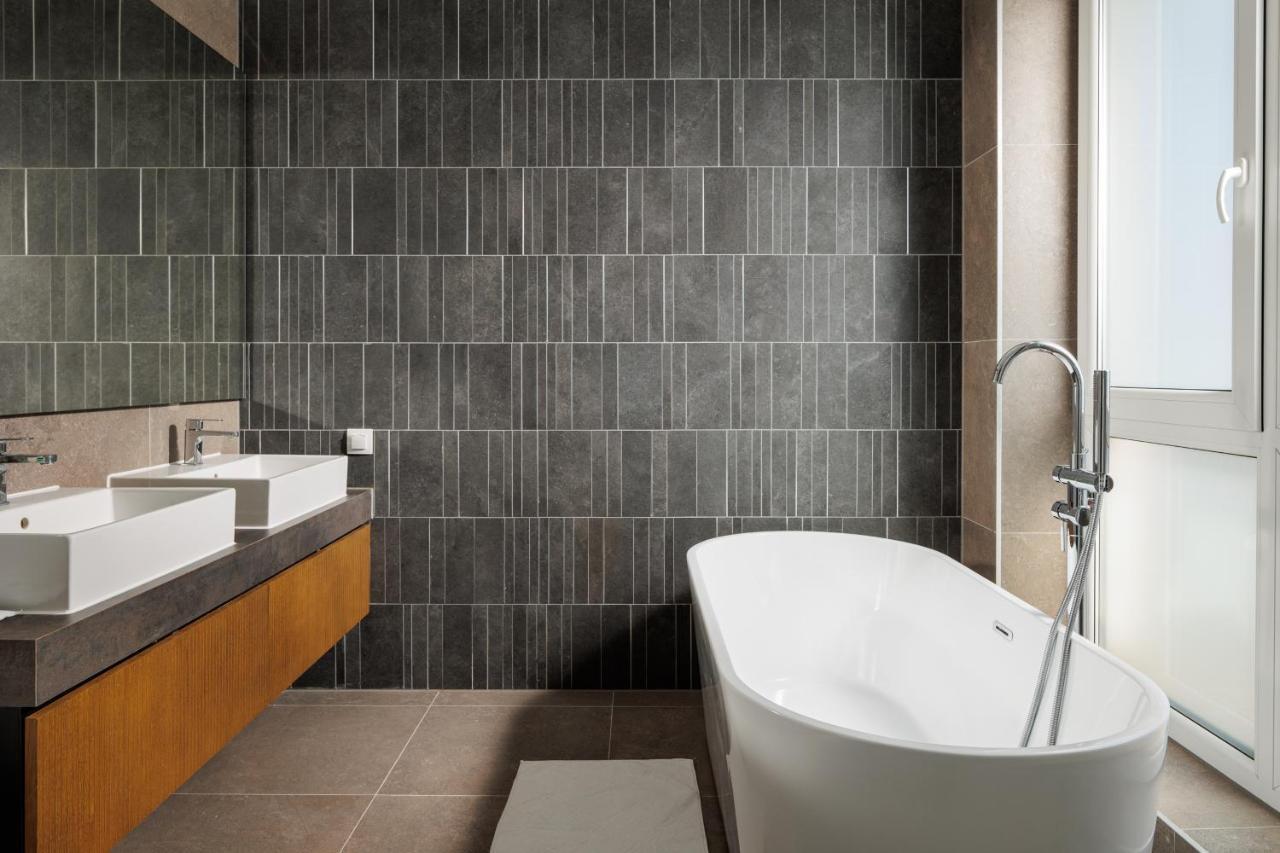 Mandala Designer Apartments With Free Private Parking, Near Mall Coresi ブラショフ エクステリア 写真
